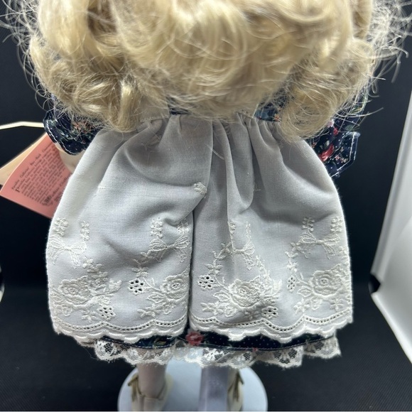 Paradise Galleries "Kathy" porcelain collectible doll - Picture 5 of 7